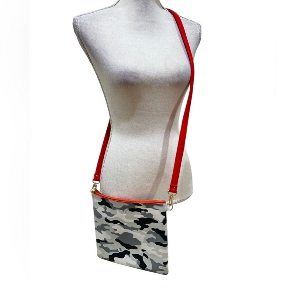 On the Go 247 gray camo Leatherette Crossbody bag goldtone zip orange strap #6